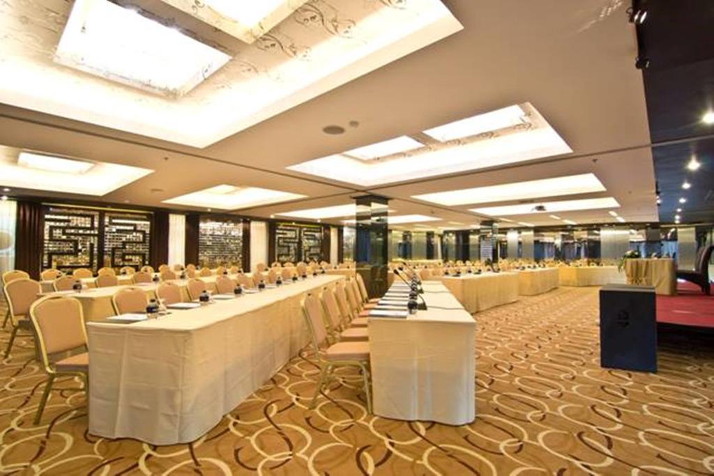 Rashmi'S Plaza Hotel Вьентьян Экстерьер фото