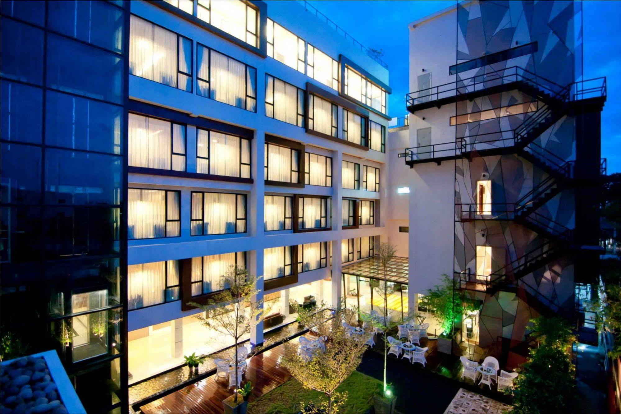 Rashmi'S Plaza Hotel Вьентьян Экстерьер фото