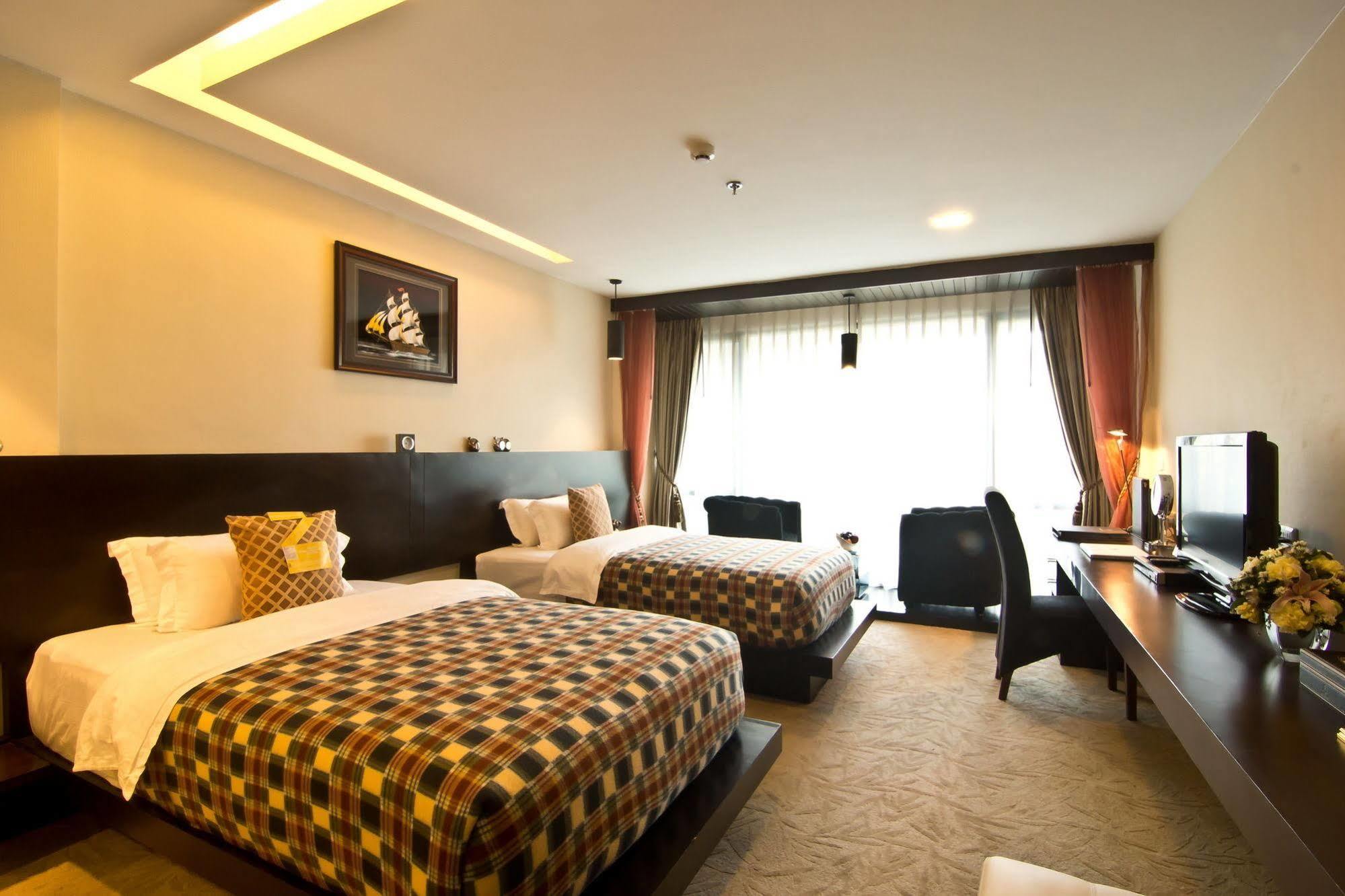Rashmi'S Plaza Hotel Вьентьян Экстерьер фото