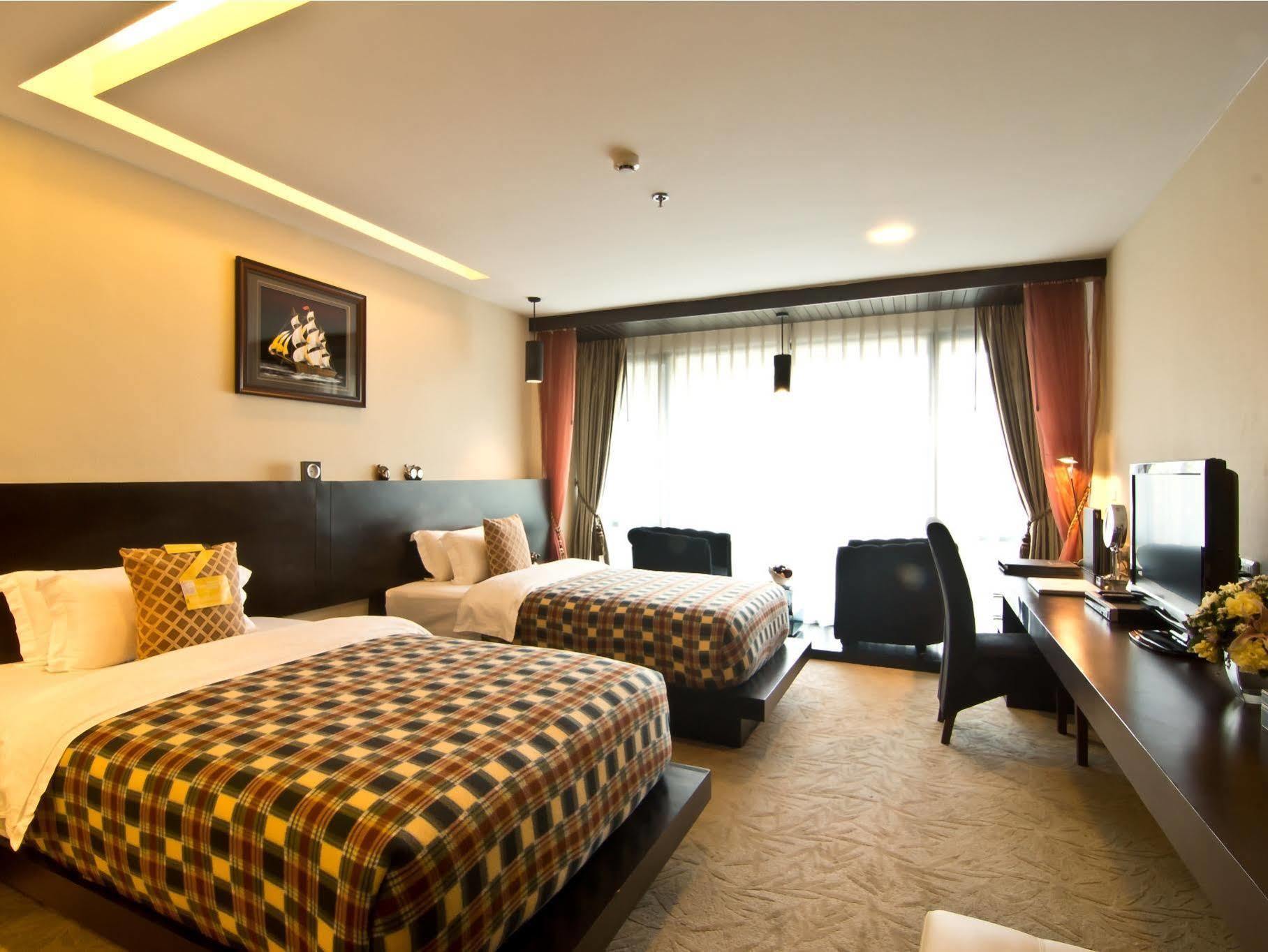 Rashmi'S Plaza Hotel Вьентьян Экстерьер фото