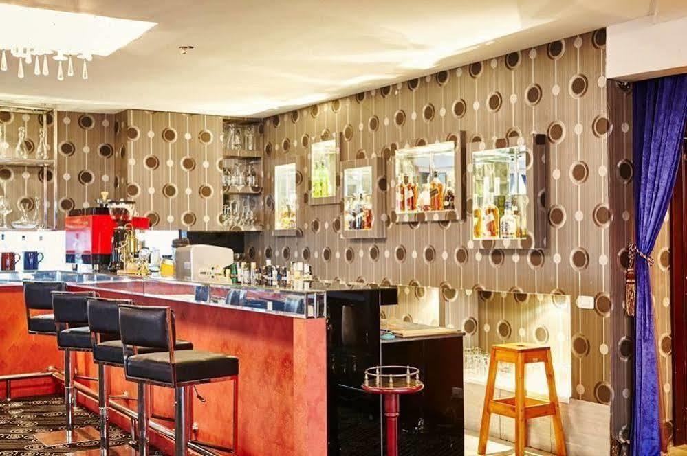 Rashmi'S Plaza Hotel Вьентьян Экстерьер фото