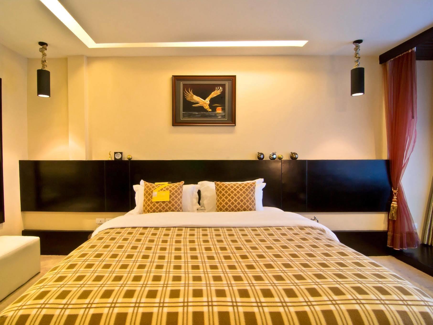 Rashmi'S Plaza Hotel Вьентьян Экстерьер фото