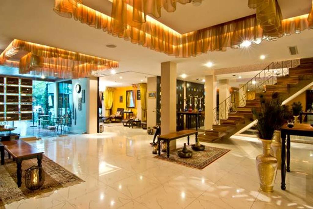 Rashmi'S Plaza Hotel Вьентьян Экстерьер фото
