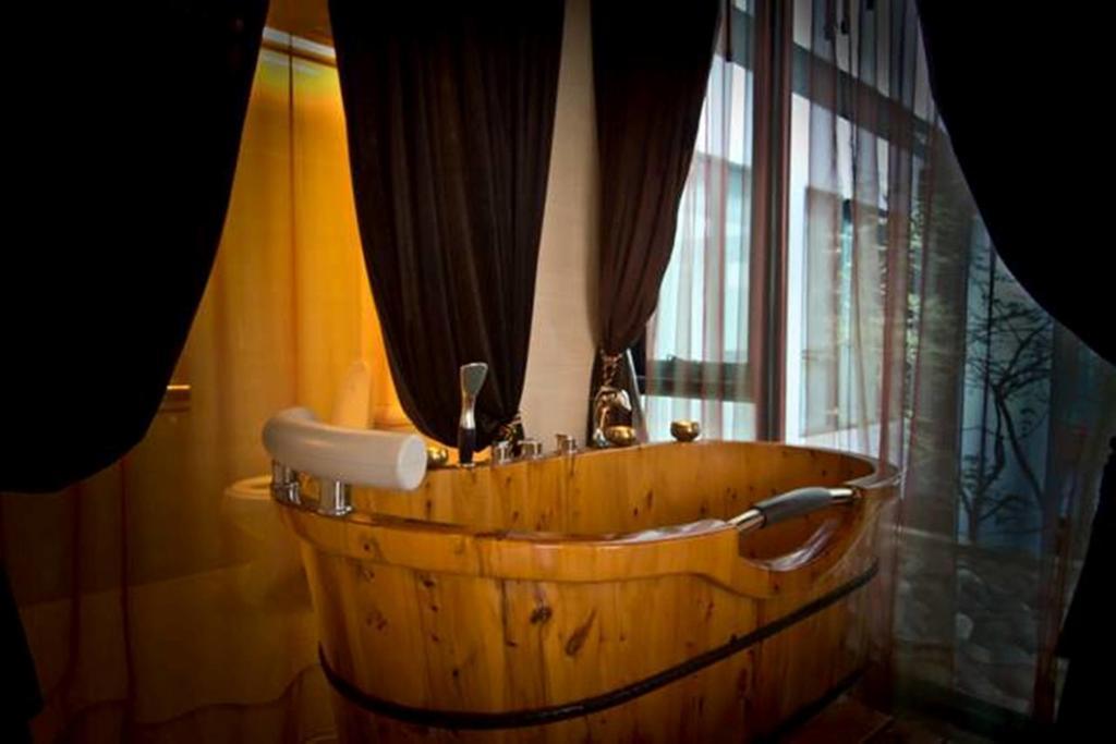 Rashmi'S Plaza Hotel Вьентьян Экстерьер фото